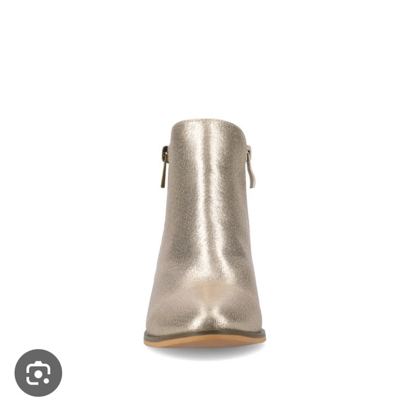 NWOB. Journee Collection Gold Ankle Booties with Western Flair - Picture 4 of 5